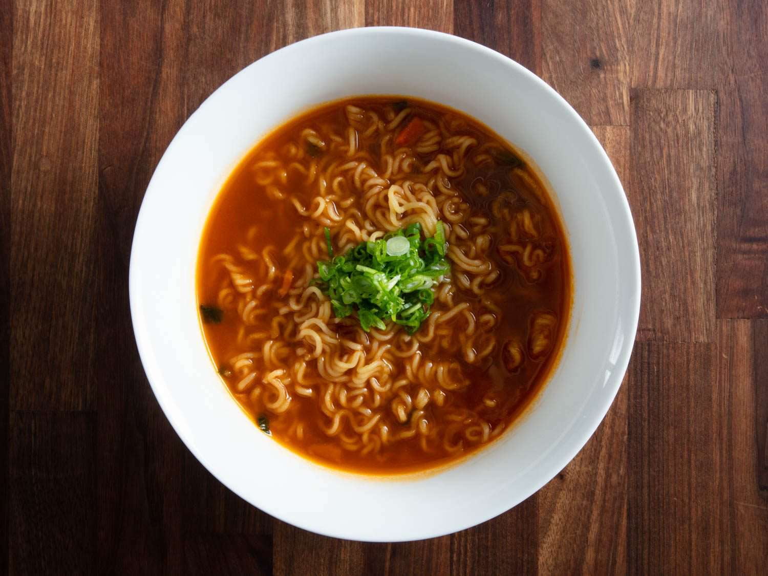 Nongshim Shin Bowl Spicy Hot Beef Noodle Soup, Savory Nongshim Shin Bowl Spicy Hot Beef Noodle Soup, Savory