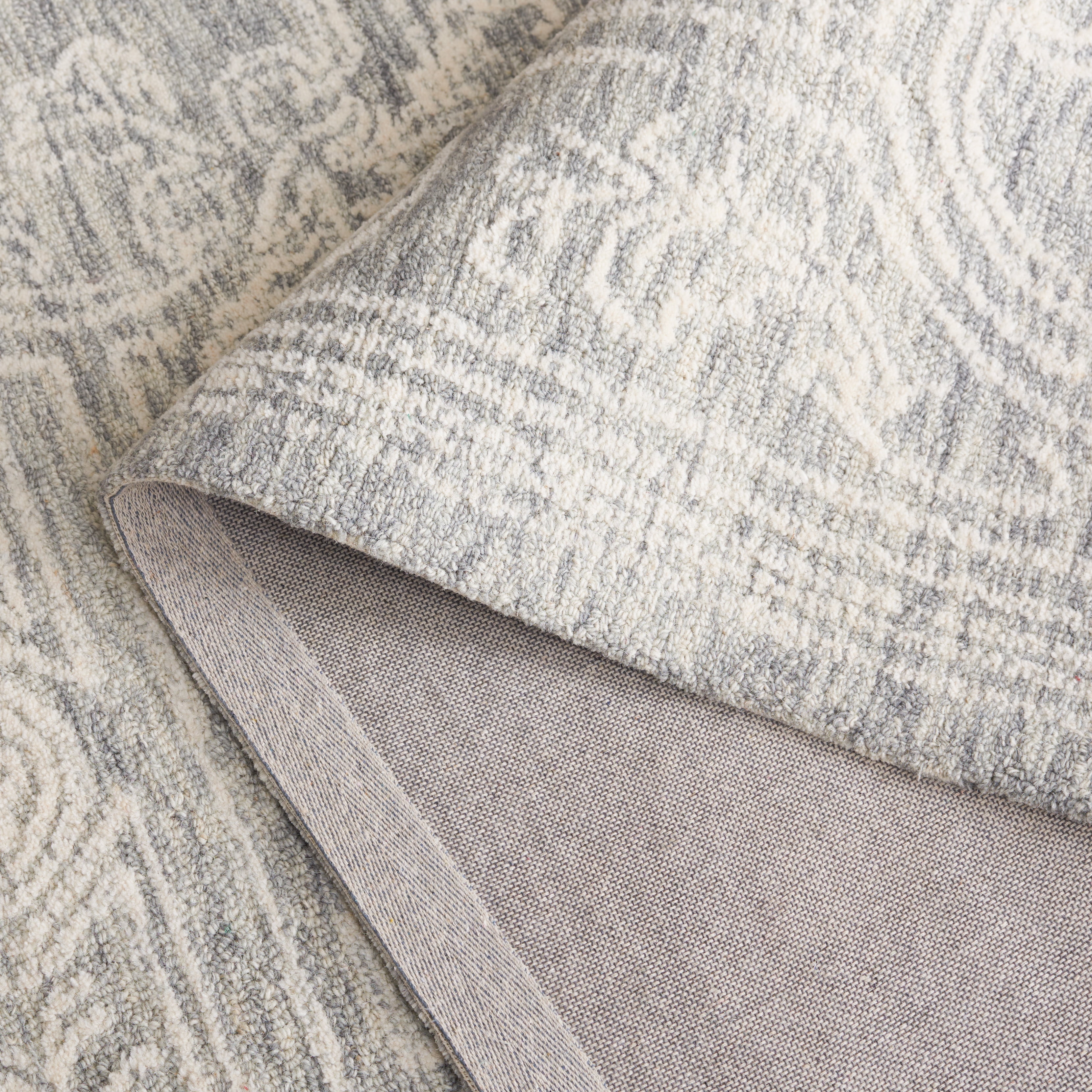 SAFAVIEH Ebony Aindreas Traditional Area Rug, Ivory/Grey, 8' x 10'