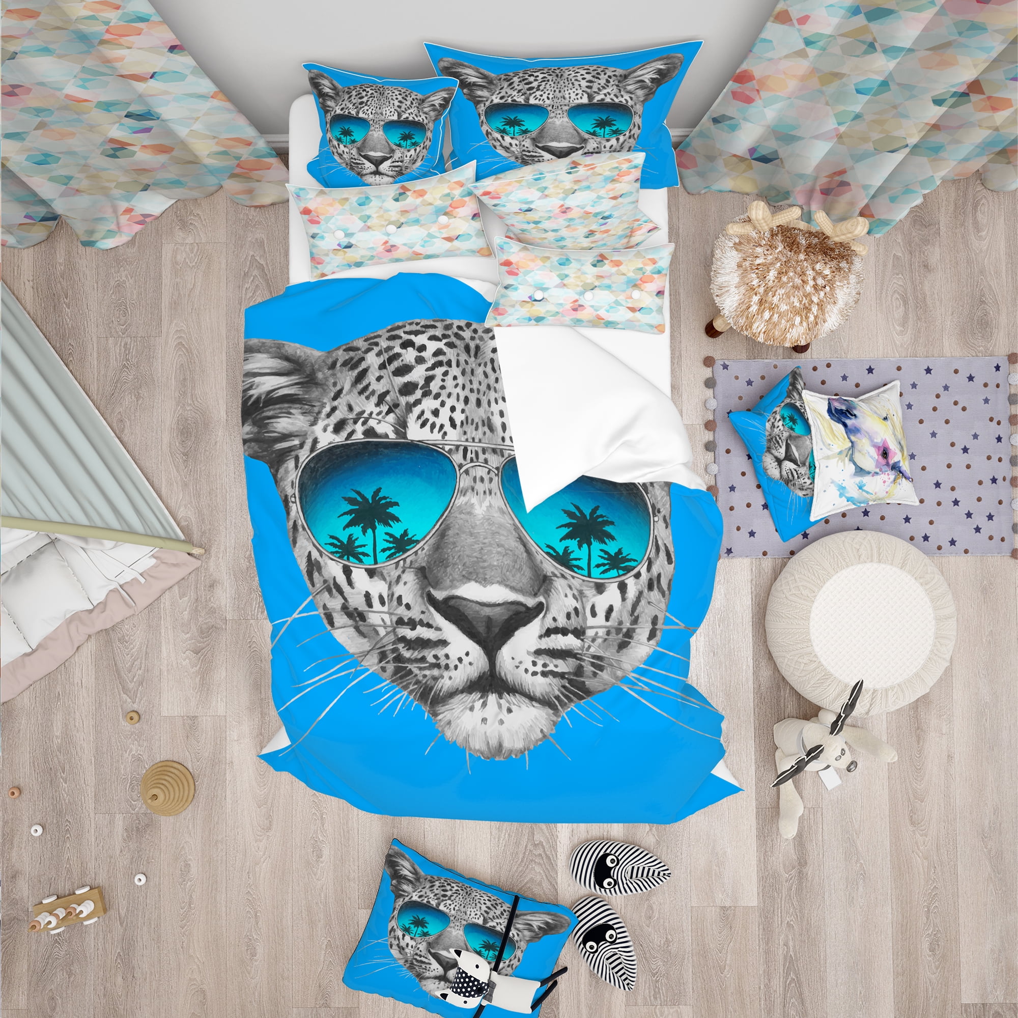 Designart 'Leopard with Mirror Sunglasses' Tropical Duvet Cover Set