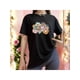 thumbnail image 2 of Playera Blusa Mujer De Mamá con Estampado de Flores Ropa Casual y Bonita para Día de la Madre Color Negro Talla Grande Marca Emil SaEs, 2 of 4
