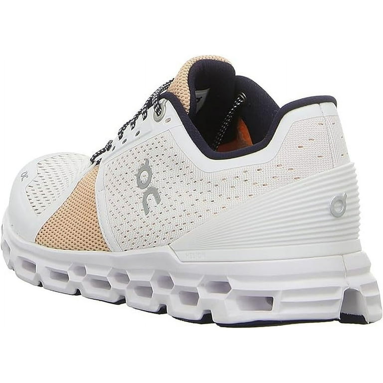 On Cloudstratus ホワイトスニーカー 22.5センチ On Cloudstratus ホワイトスニーカー 22.5センチ On Cloudstratus