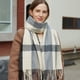 thumbnail image 3 of Bufandas de moda para mujer, chal largo, bufanda de invierno gruesa y cálida de punto grande a cuadros, 3 of 5