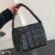 thumbnail image 5 of Bolso de mano para mujer, acolchado, a cuadros, de algodón, portátil, para viajes, color negro, 5 of 9