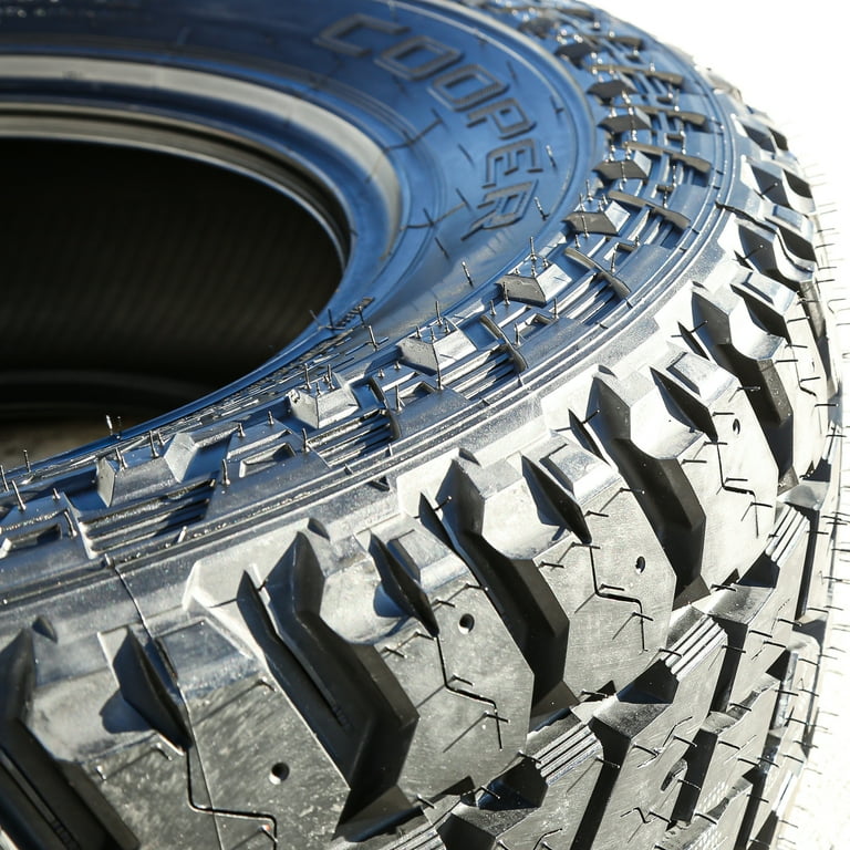 Cooper Discoverer Set of 4 S/T Maxx 275/70R18 Truck Terrain