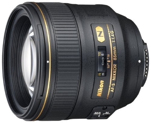 Nikon AF-S NIKKOR 200-500mm f/5.6E ED VR Zoom Lens for FX Nikon AF-S NIKKOR 200-500mm f/5.6E ED VR Zoom Lens for FX