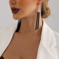 thumbnail image 4 of Pendientes largos negros con flecos para nadar en la calle Pendientes ligeros y elegantes para mujer, 4 of 7