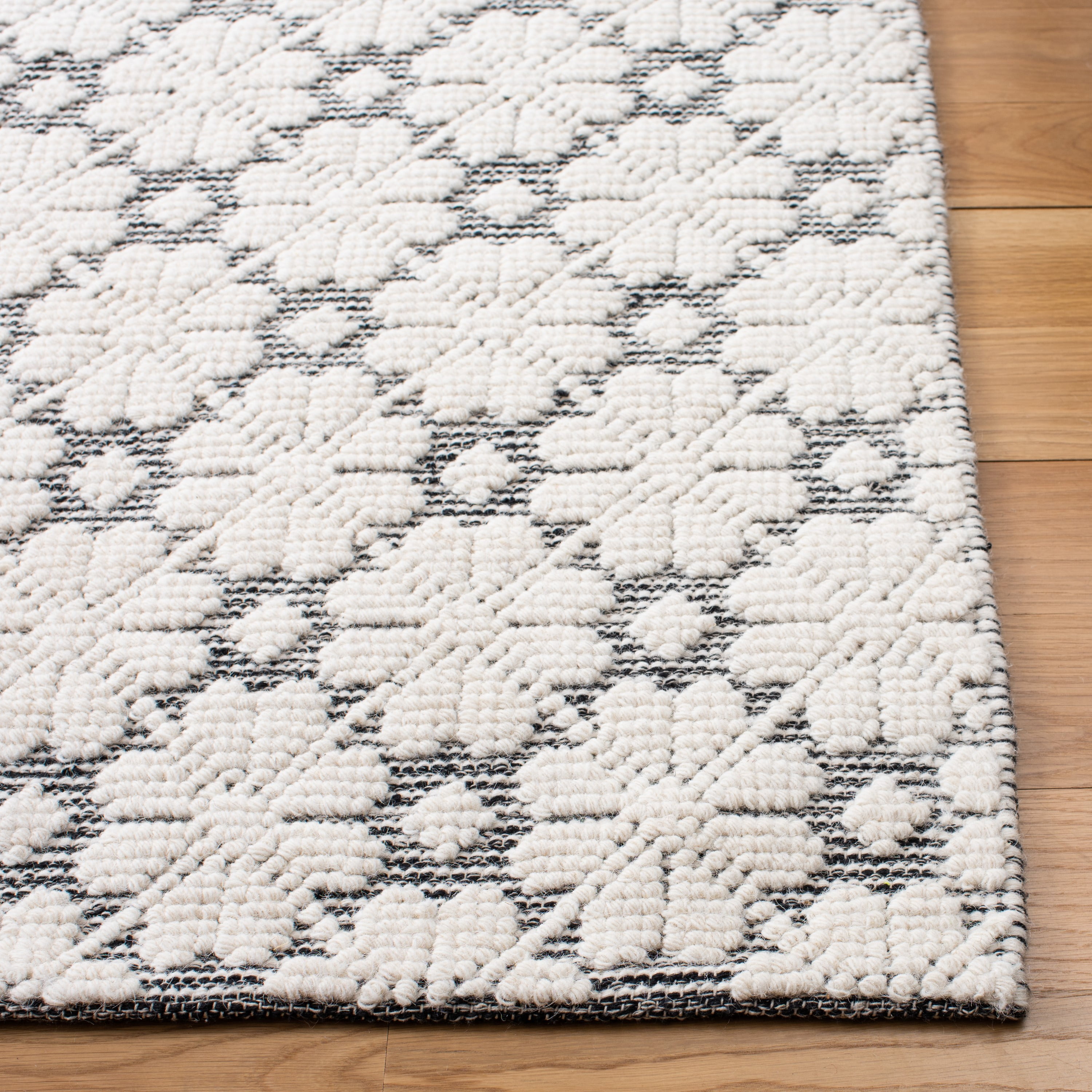 SAFAVIEH Martha Stewart Vermont Floral Area Rug, Ivory/Black, 4' x 6'