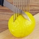 thumbnail image 4 of 5 cortadores de cebolla de acero inoxidable con forma de garra, herramienta doméstica para cortar frutas, con mango de plástico para tomates, verduras, limones y patatas (blanco)., 4 of 5