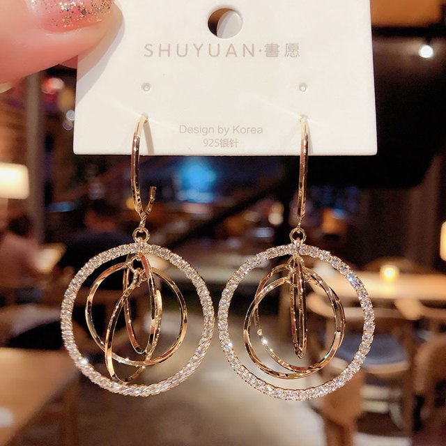 Pendientes de perlas A Two Wear en Corea del Sur, pendientes de moda de temperamento que combina con todo, pendientes de alto sentido para mujeres en 2021, nuevos pendientes de marea para mujeres Tan Jianjun unisex