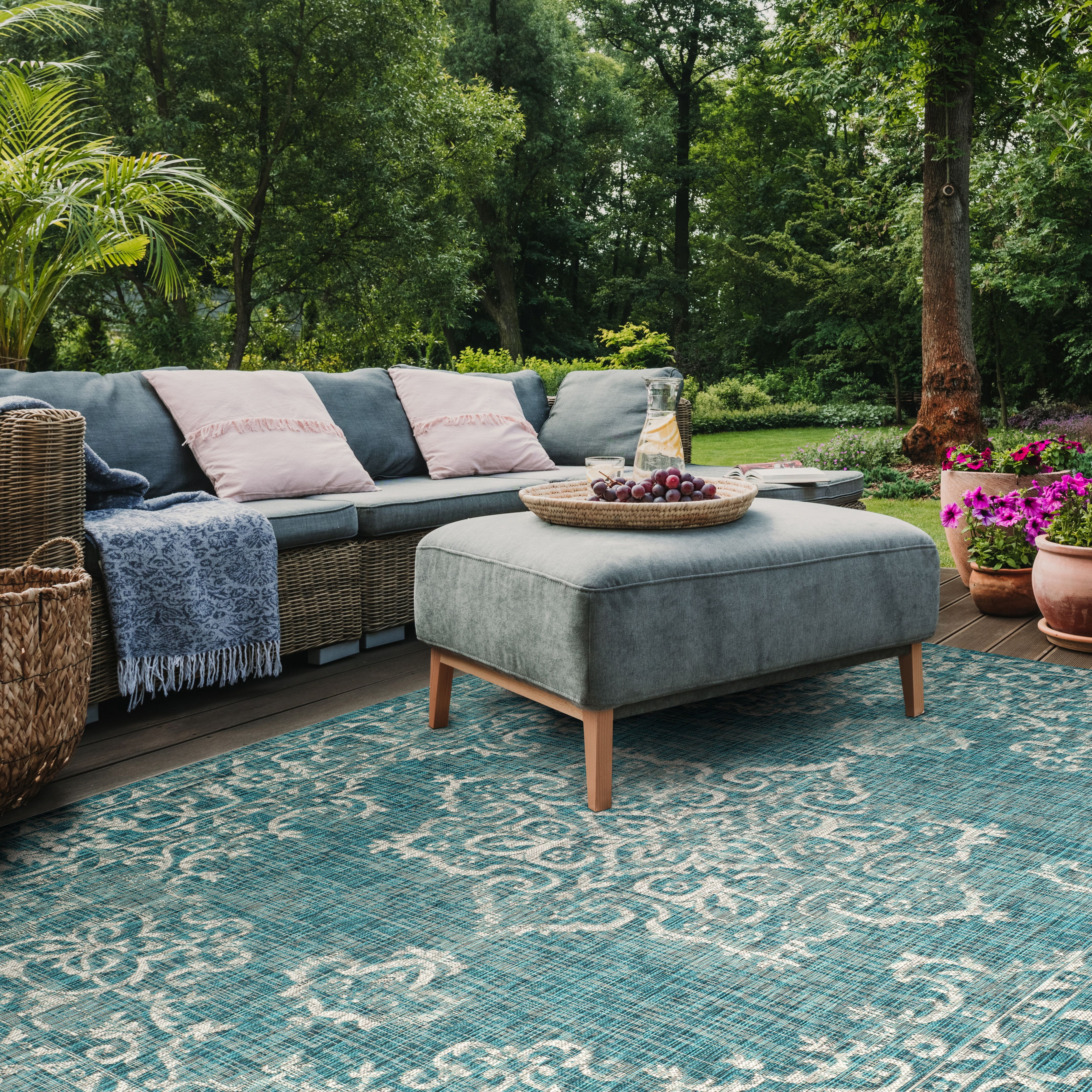 SAFAVIEH Courtyard Clodagh Medallion Indoor/Outdoor Area Rug, Blue/Grey, 5'3" x 7'7"
