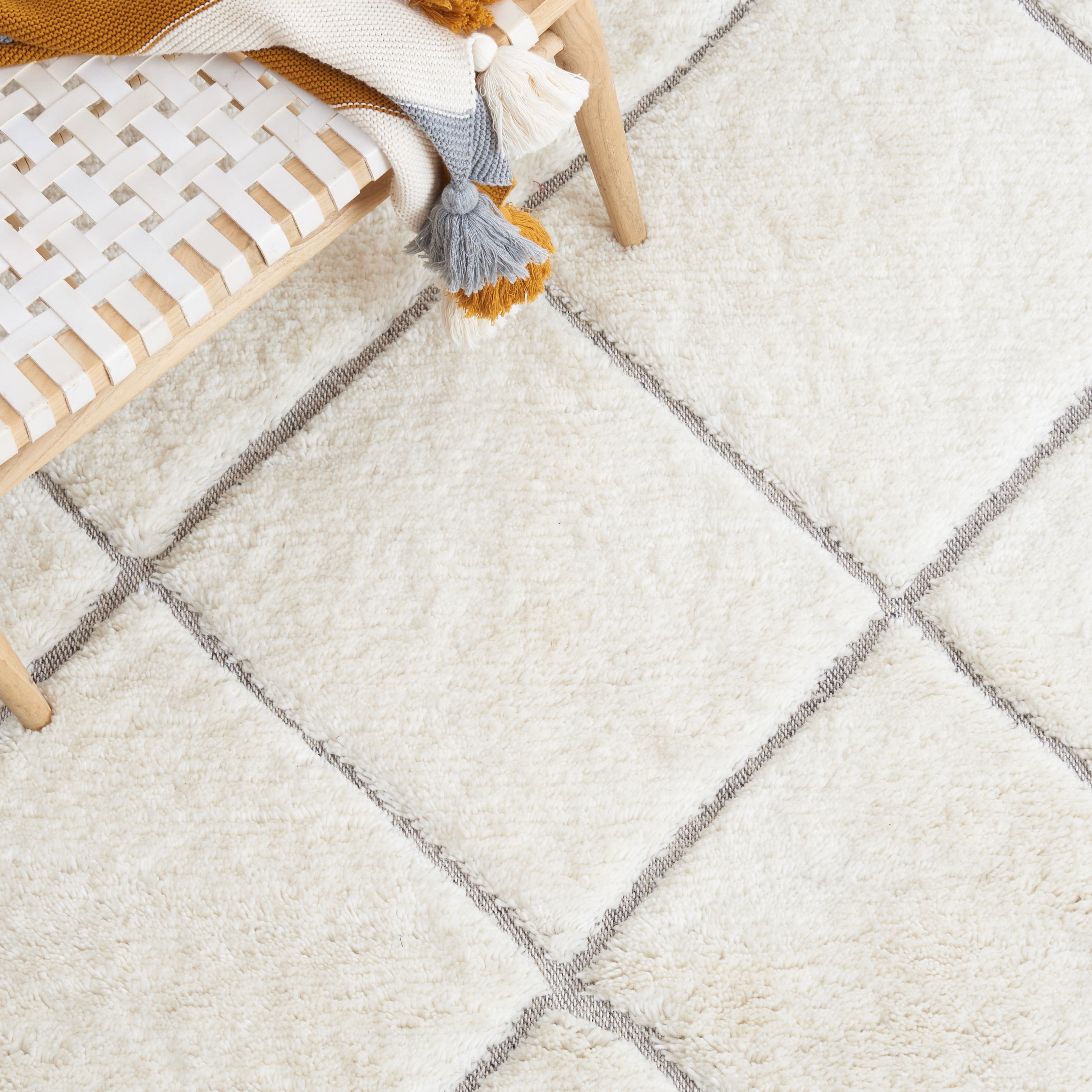 SAFAVIEH Kenya Autumn Diamond Area Rug, Ivory/Gray, 8' x 10'