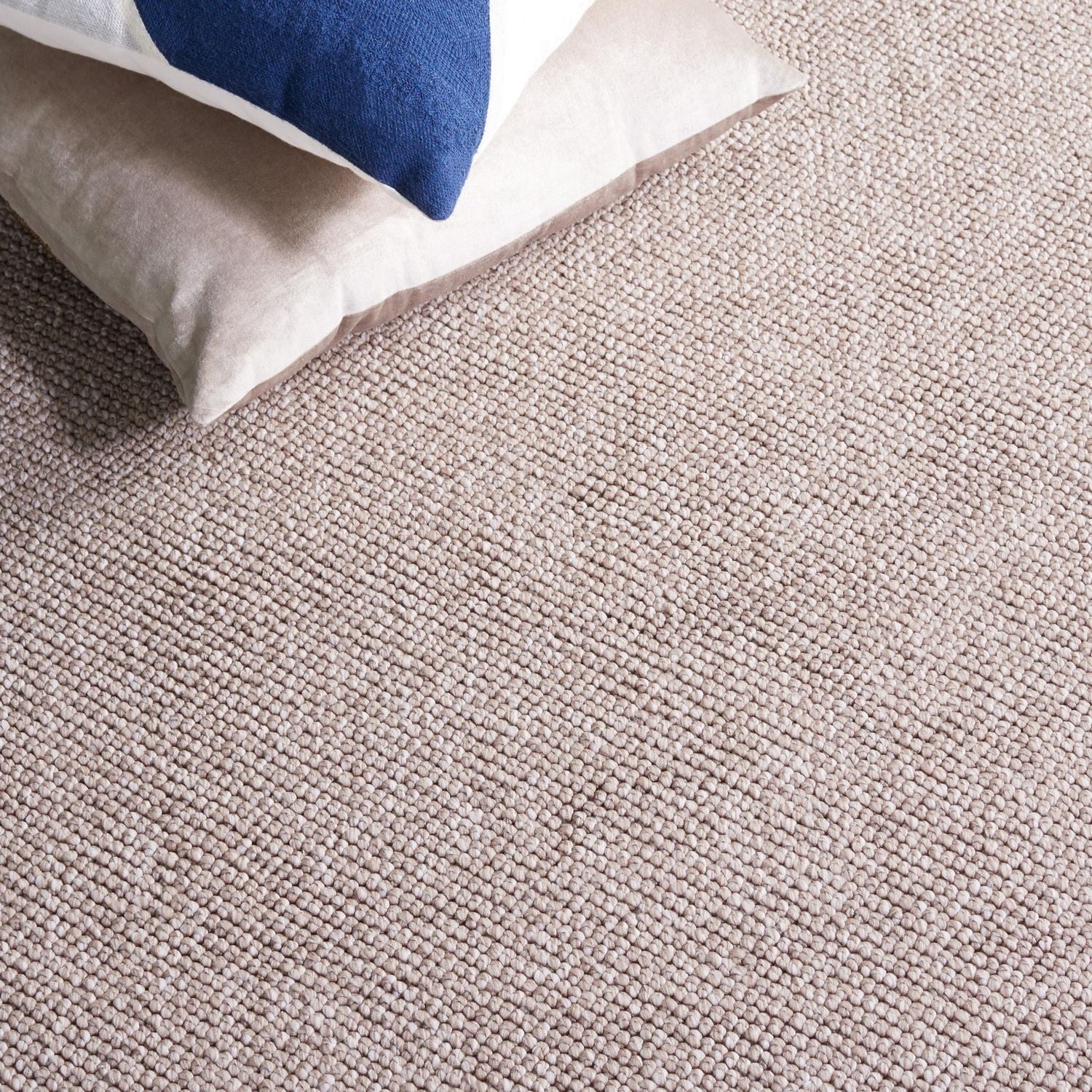 SAFAVIEH Lotus Leila Solid Area Rug
