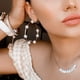 thumbnail image 2 of Pendientes grandes de aro de gran tamaño con perlas redondas y colgante fino dorado elegante para bodas, 2 of 5