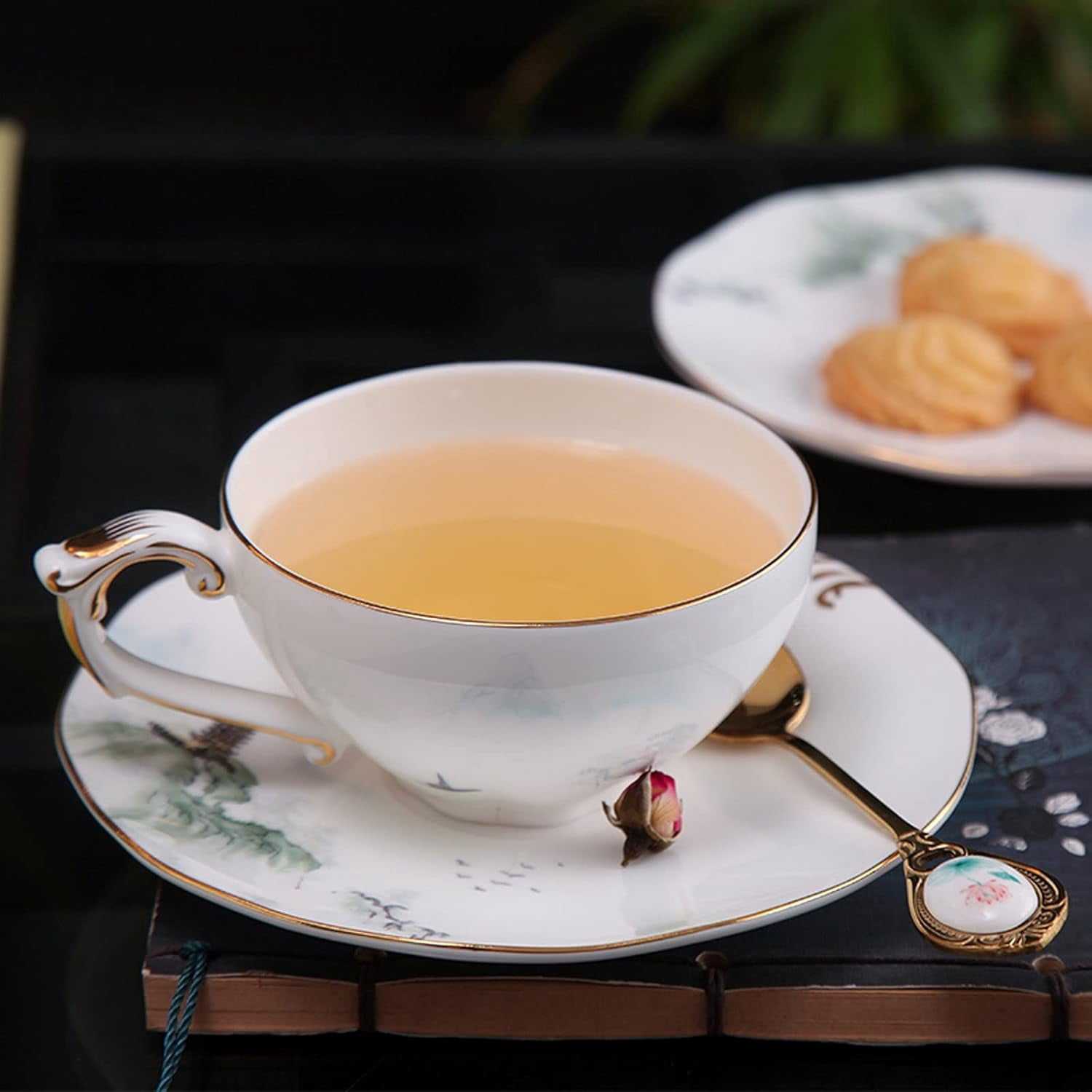 Espresso Cups Set Light Luxury Bone China Glaze Medium Coffee Cup and Saucer Set Creative Home Afternoon Flower Tea Cup Spoon