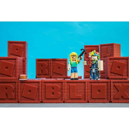 Roblox Action Collection - From the Vault 20 Figure Pack [Includes 20 Exclusive Virtual Items]