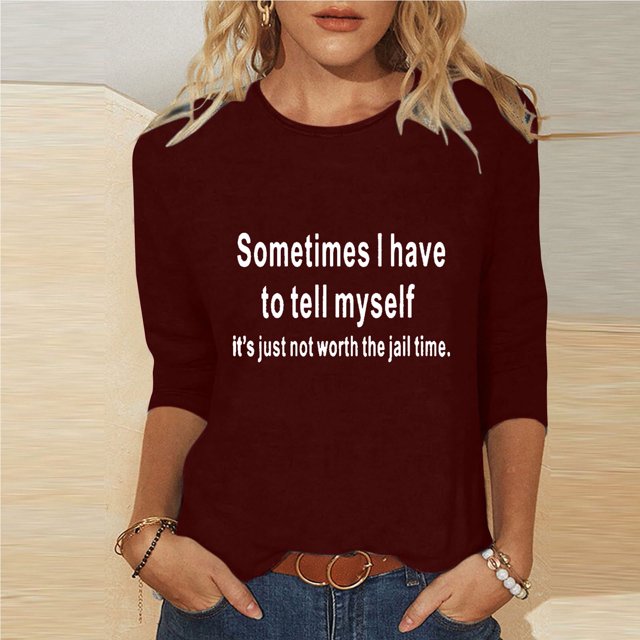 Honeeladyy - Blusas de manga 3/4 para mujer, blusas modernas con estampado de letras, camisetas informales holgadas de verano, camisetas de cuello redondo, ropa de calle 2024 (vino, M)