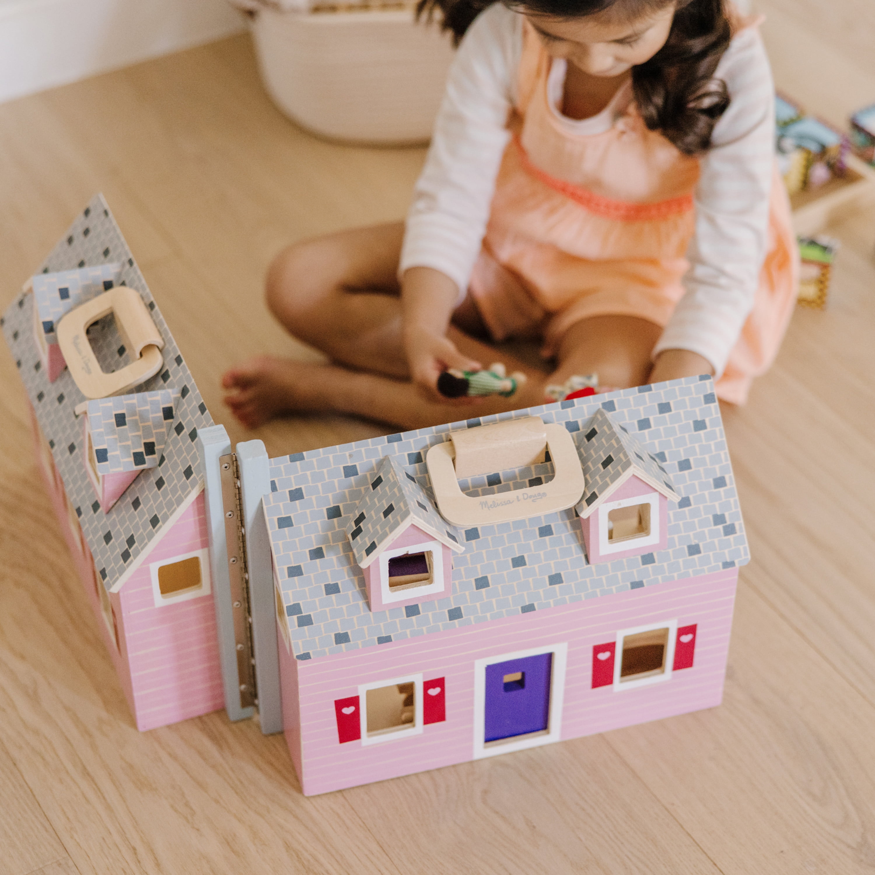 Melissa & Doug Fold & Go Mini Dollhouse