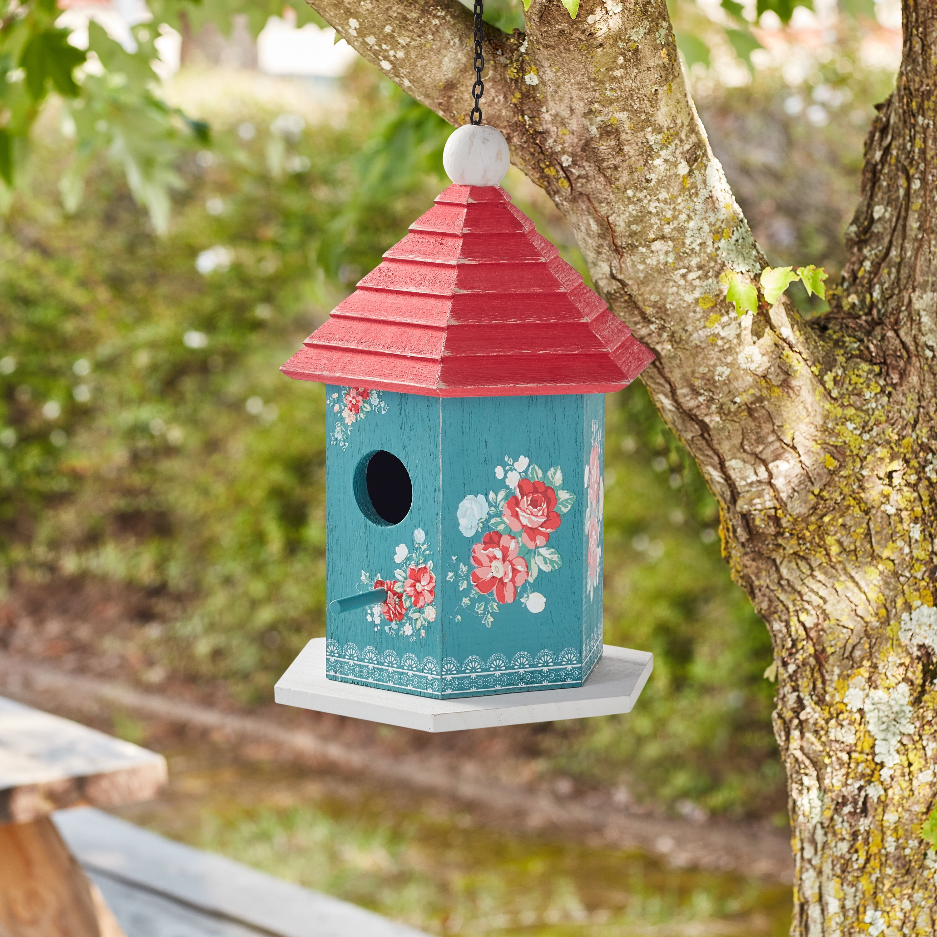 RUSTIC WOODEN  BIRD HOUSE WITH LICENSE PLATE ROOF SUPER STURDY GARDEN AND PORCH  