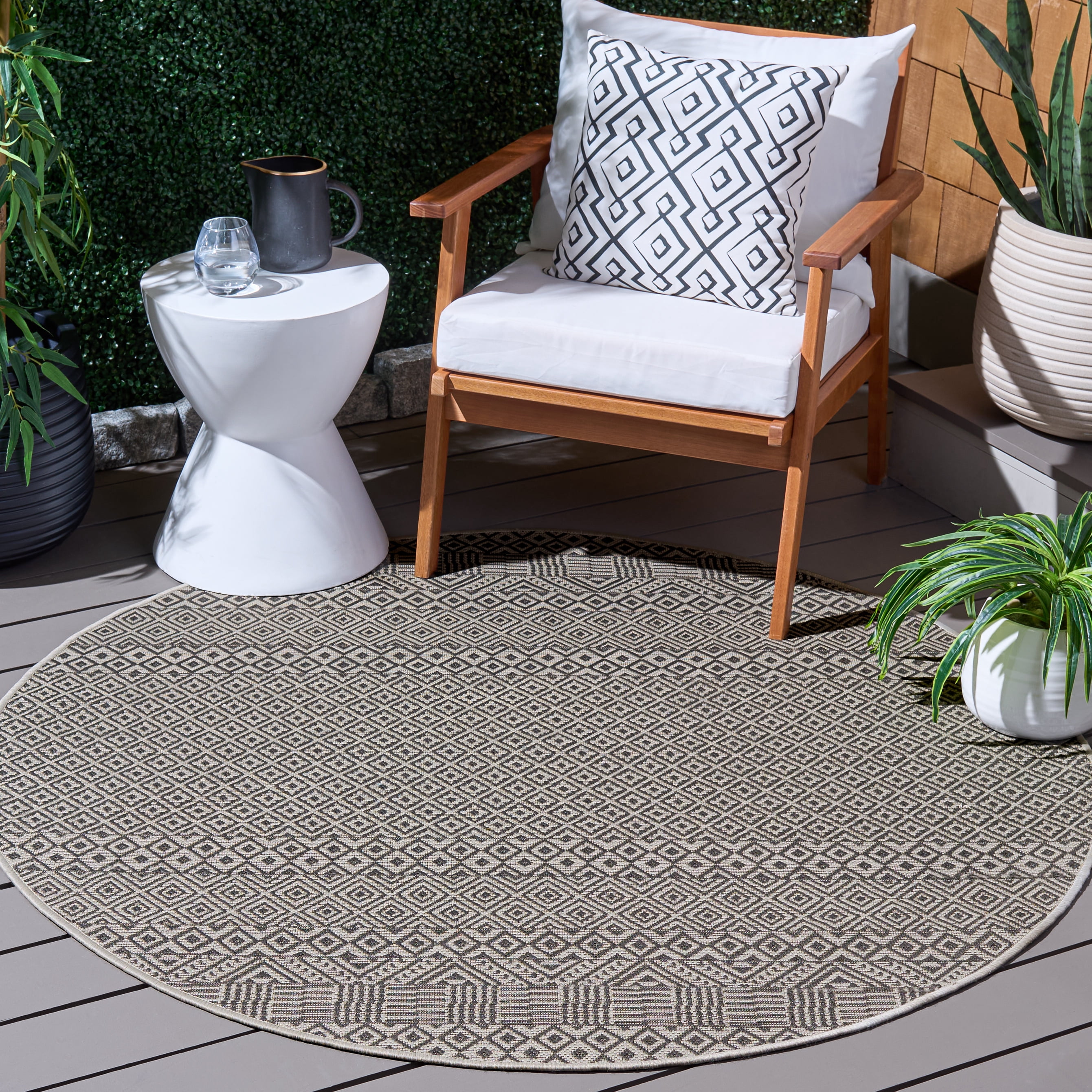 Safavieh Courtyard Naomi Geometric Indoor/Outdoor Area Rug, Brown/Gray, 4' x 4' Round