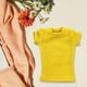 thumbnail image 1 of Camiseta en Miniatura Hugo 1:12 Amarillo Ropa de Muñeca, 1 of 10