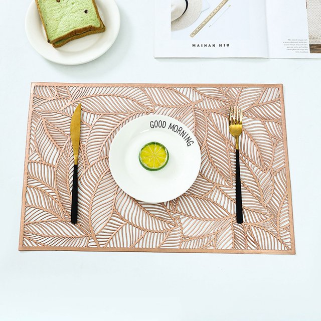 Oleegame 1 Pce Napperon Créatif Rectangulaire en PVC avec Feuille d'Or, Design Résistant à la Chaleur et en Forme de Feuille, Parfait pour Table à Manger, Tasse à Thé, Tapis de Dîner Style Occidental Or