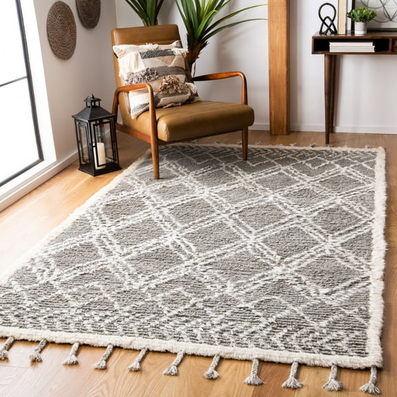 SAFAVIEH Casablanca Garnet Geometric Diamonds Shag Area Rug, Grey/Ivory, 5' x 8'