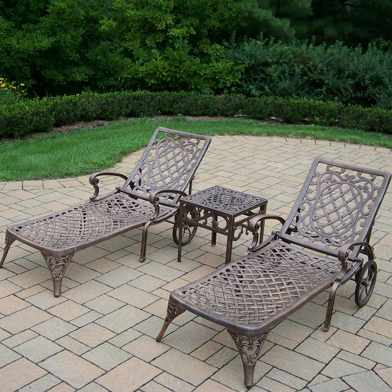 Oakland chaise lounge with table clearance