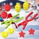 thumbnail image 4 of Herramienta para hacer bolas de nieve, pinza de juguete para nieve de invierno para niños y adultos. Zanahoria Fresa, 4 of 5