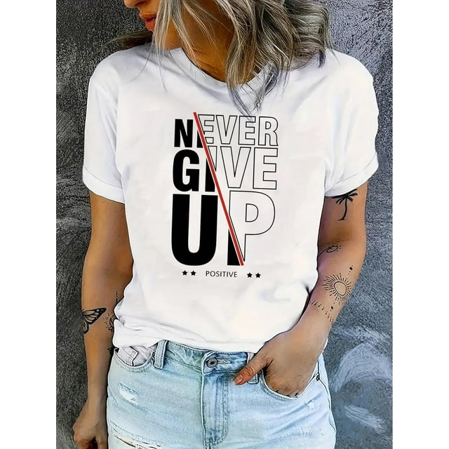 T-Shirt Femme Citation Inspirante "Never Give Up" - Col Rond Décontracté, Manches Courtes, Mélange Polyester Extensible, Lavable en Machine - Parfait pour l'Été & Tenue Décontractée Fête des Pères, Fête des Mères, Nouvelle Année