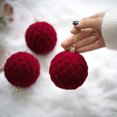 thumbnail image 5 of 6 piezas de 8 cm de bolas de Navidad flocadas, adornos de árbol de Navidad rojo y verde, decoración de fiesta, esferas navideñas colgantes, novedad de 2024, 5 of 5