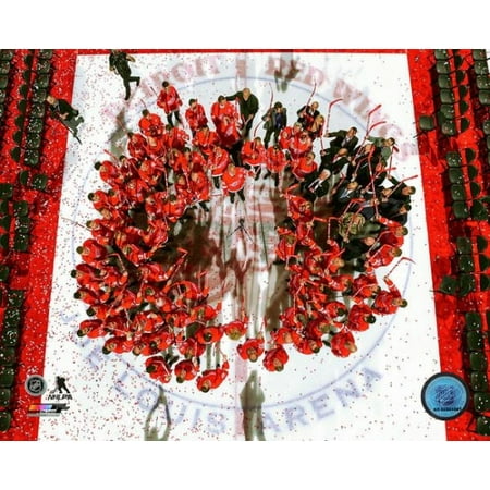 - The Detroit Red Wings salute the crowd- Last game at Joe Louis Arena- April 9 2017 Photo Print