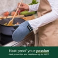 thumbnail image 3 of Guantes de horno Cuisinart Mini resistentes al calor, 14 cm x 18 cm (cambray), 3 of 7