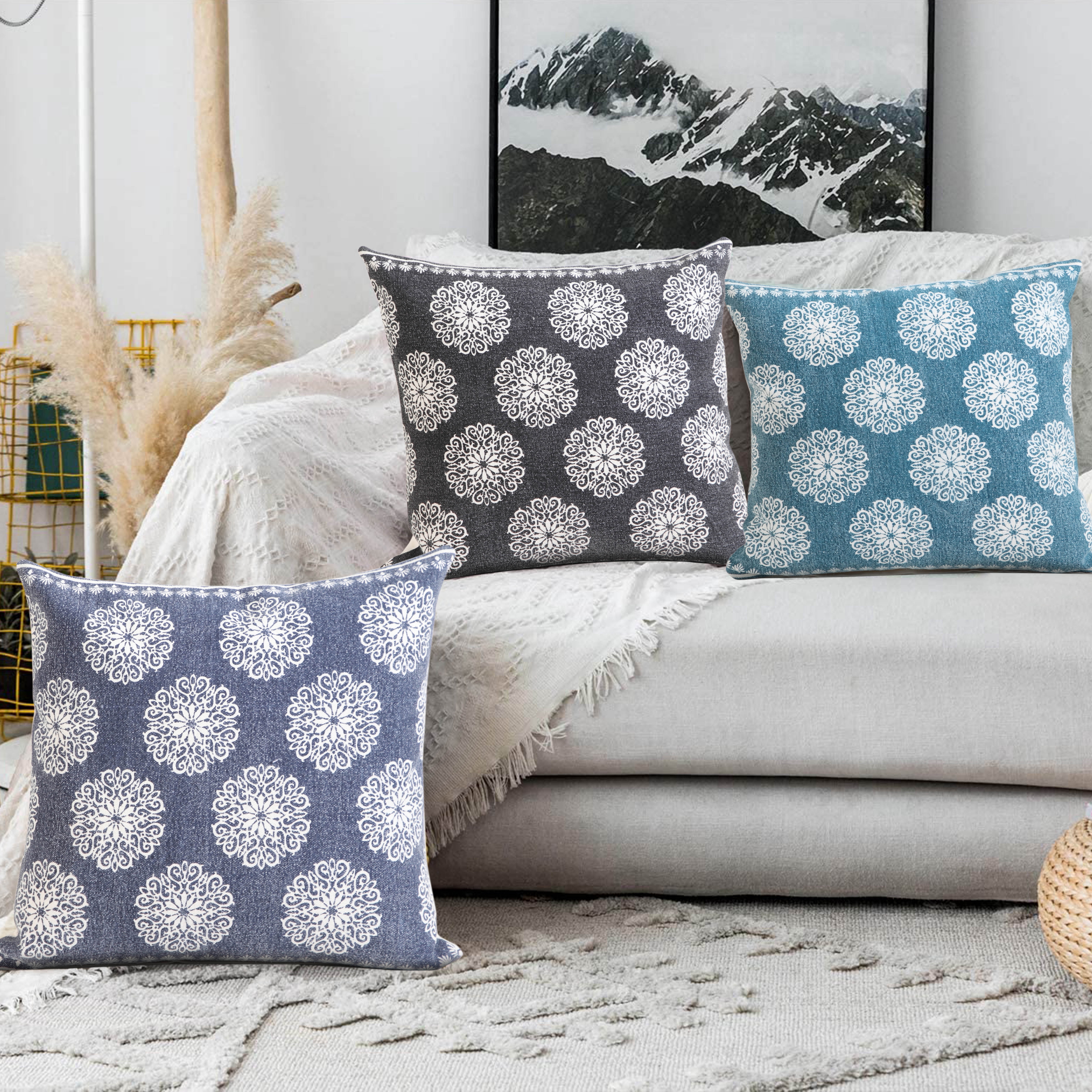Ox Bay 20" x 20" Hand-Woven Blue/ White Floral/Botanical Organic Cotton Pillow Cover
