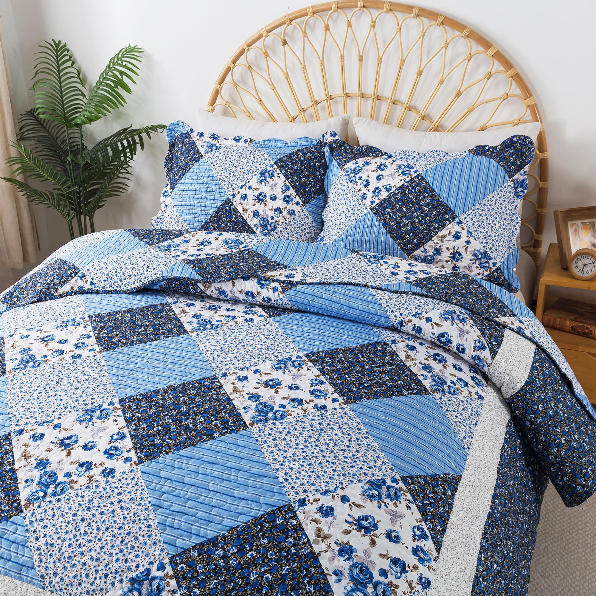 HoneiLife Quilts King Size - 3 Piece Microfiber Quilt set Reversible Bedspreads Patchwork Coverlets Floral Bedding Set All Season, Blue and White