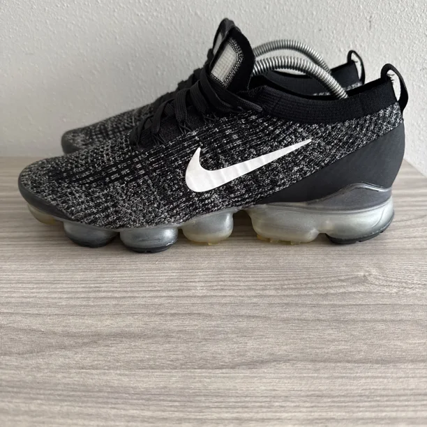 Ni - ke Ni - ke Vapormax Flyknit 3 Men's Size 11 US AJ6900-002 Black White Athletic Shoes