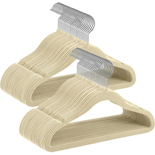 SONGMICS Perchas Infantiles, Juego de 50, Perchas de Terciopelo con Ganchos, Perchas Antideslizantes para Ropa, Beige Arena