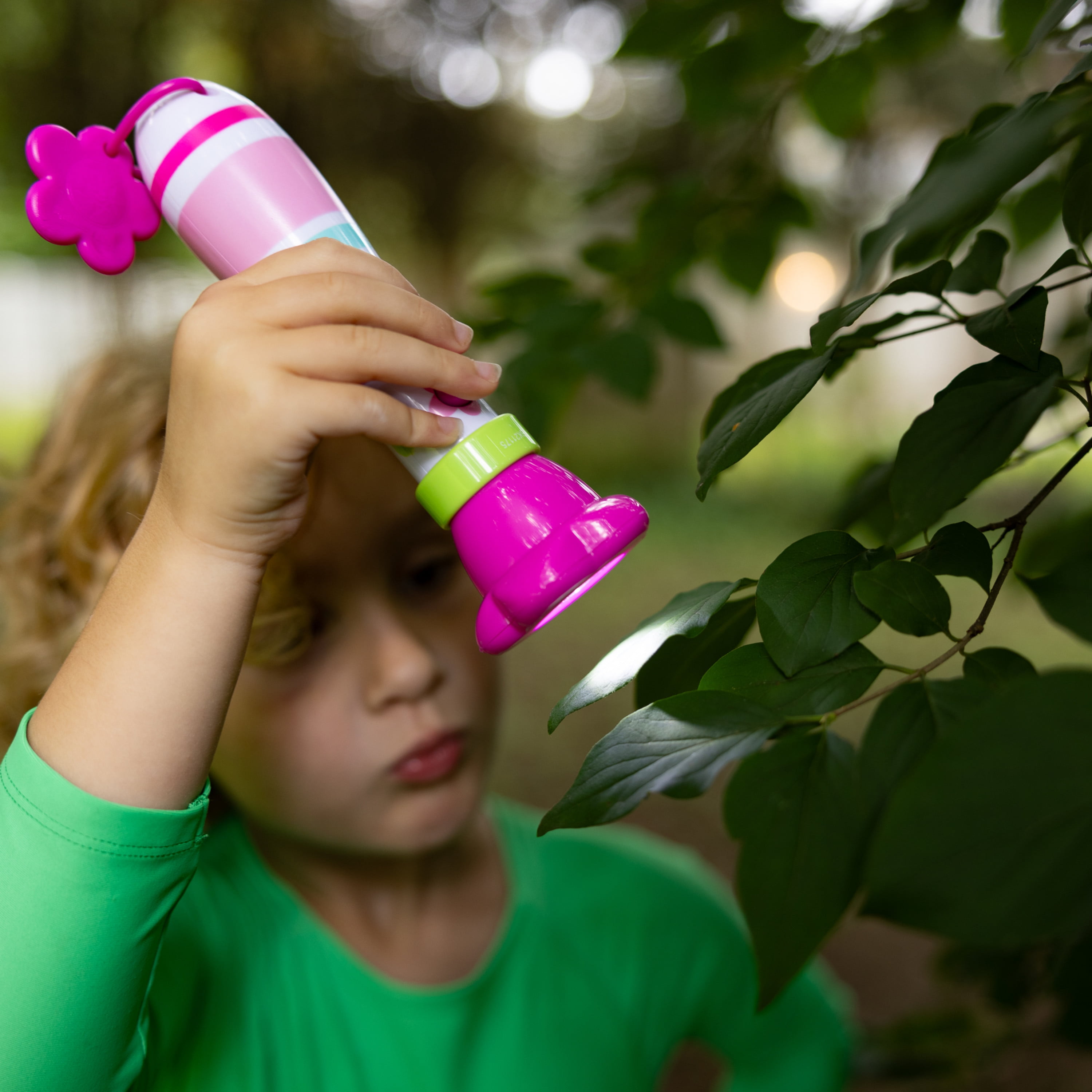 Melissa & Doug Sunny Patch Pretty Petals Flower Flashlight for Kids