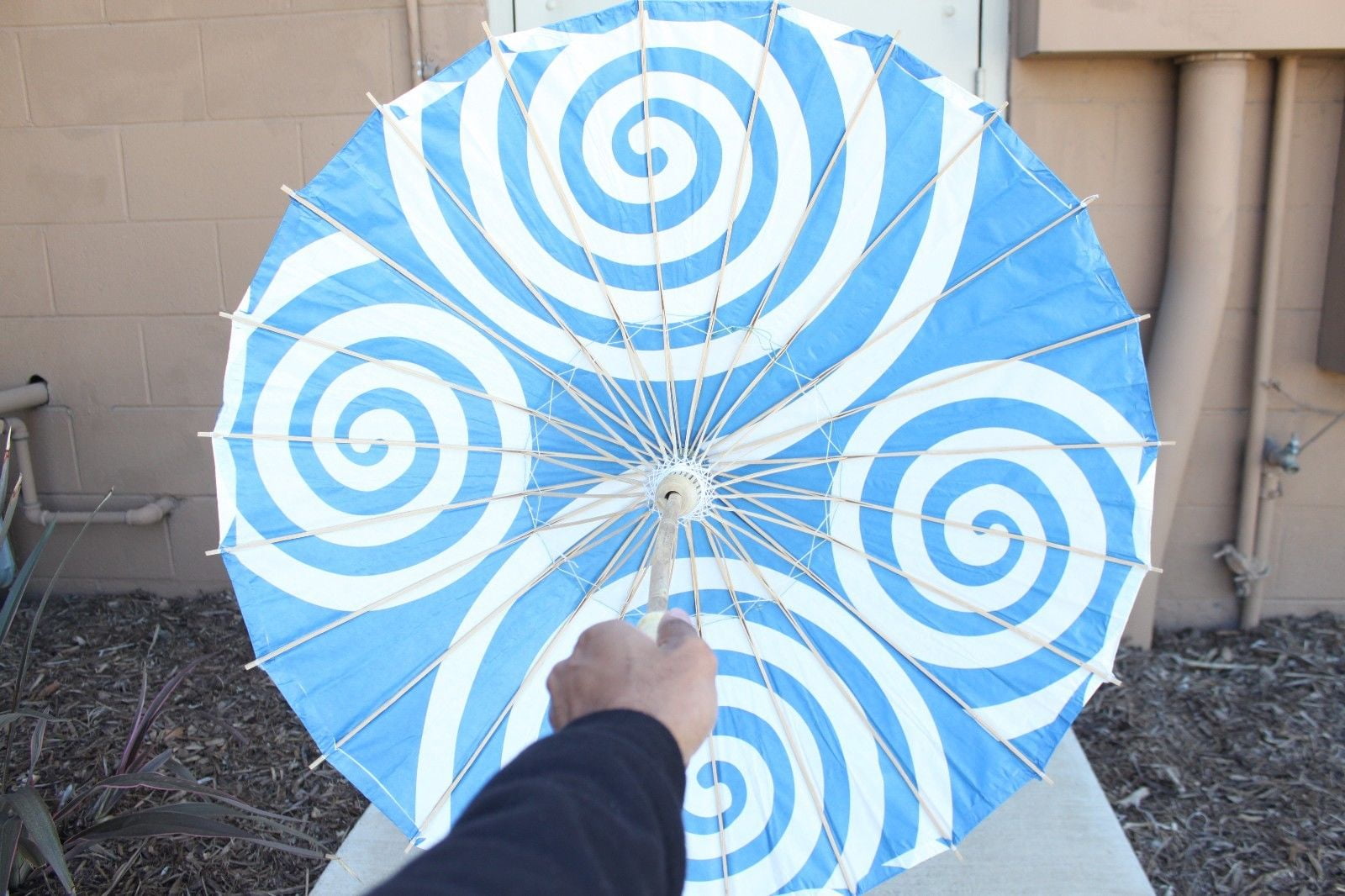D13411 32" Paper Parasol Sky Blue Spiral Pattern Japanese Style Umbrella w/ Wood Handle