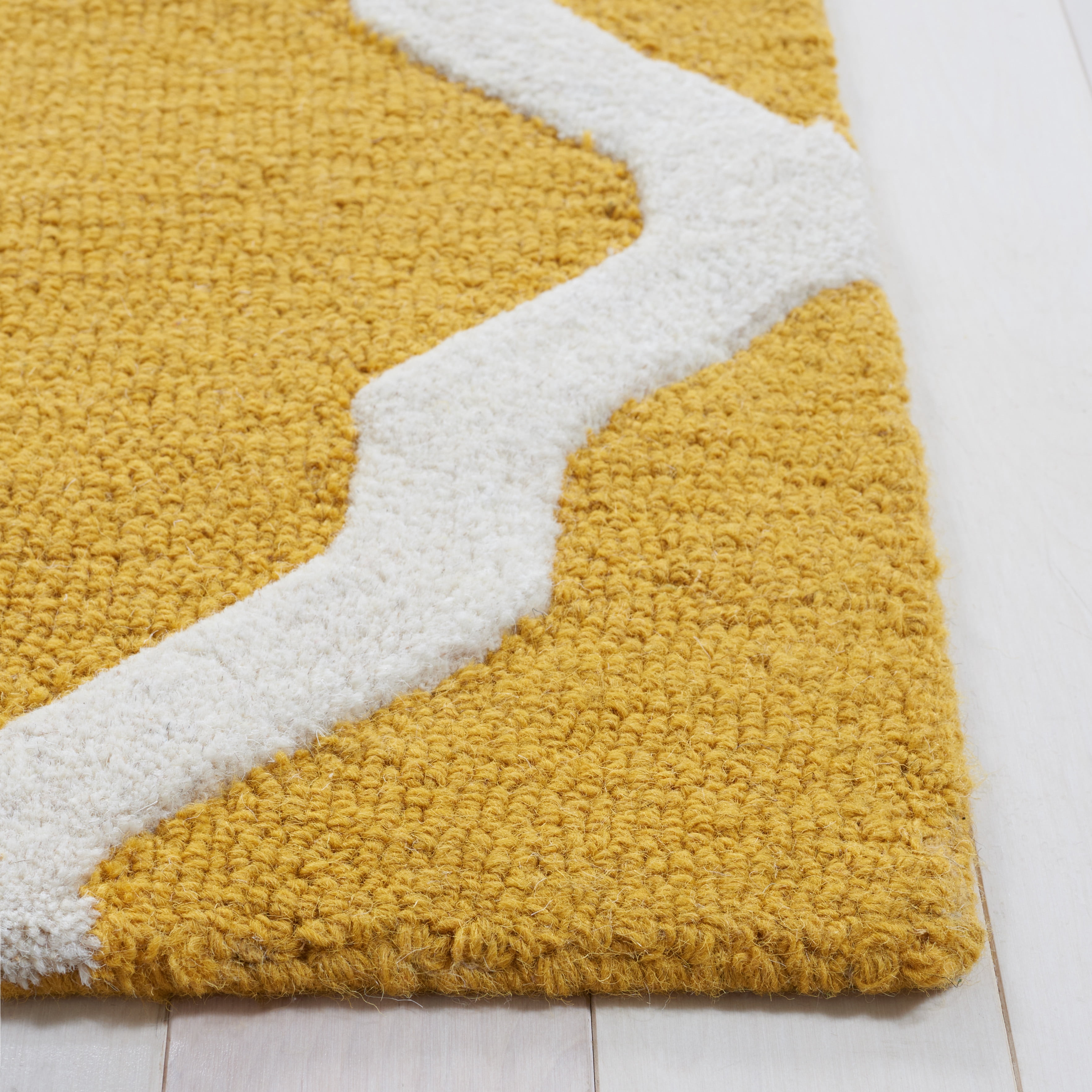 SAFAVIEH Cambridge Liam Geometric Wool Area Rug, Gold/Ivory, 2'6" x 4'