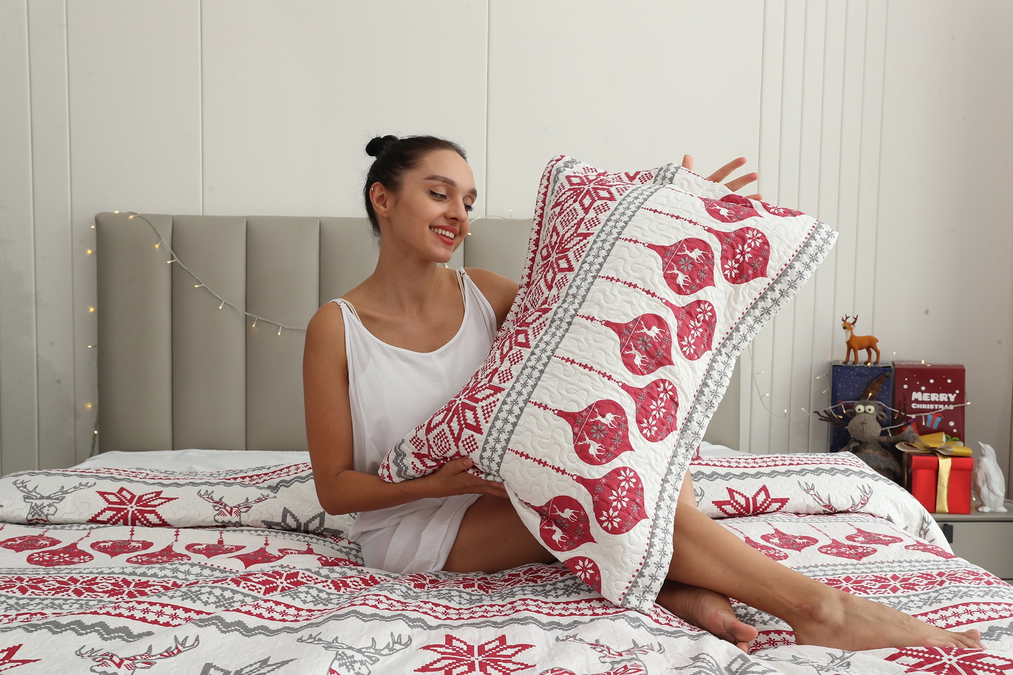 Smuge Christmas Red Gray Snowflake Bedding Sets Twin Size Reindeer Quilt Sets Lantarn Bedspread Coverlet Set with 2 Pillow Shams