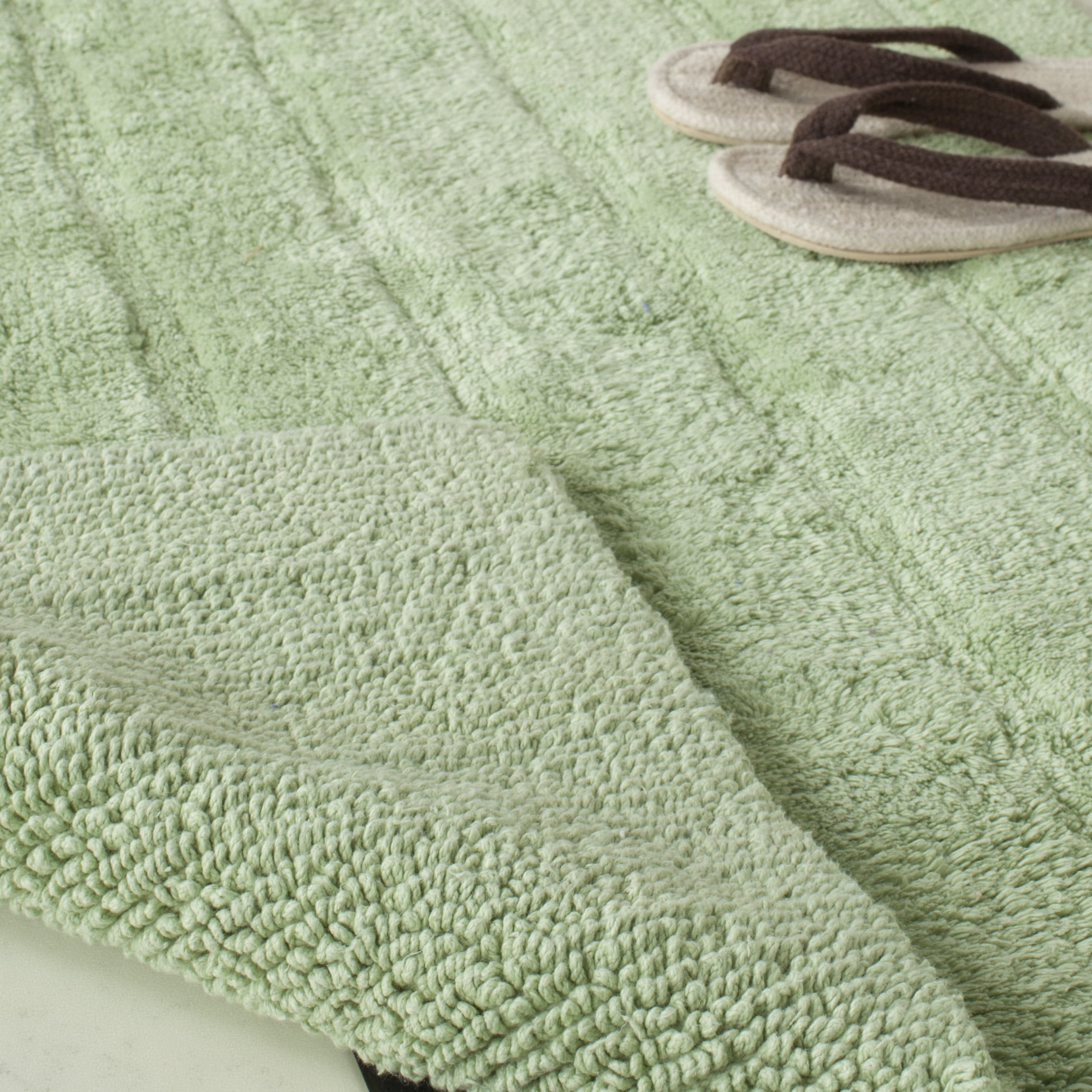 SAFAVIEH PMB720 Solid Bath Mat, 5" x 30", Light Green, Set of 2