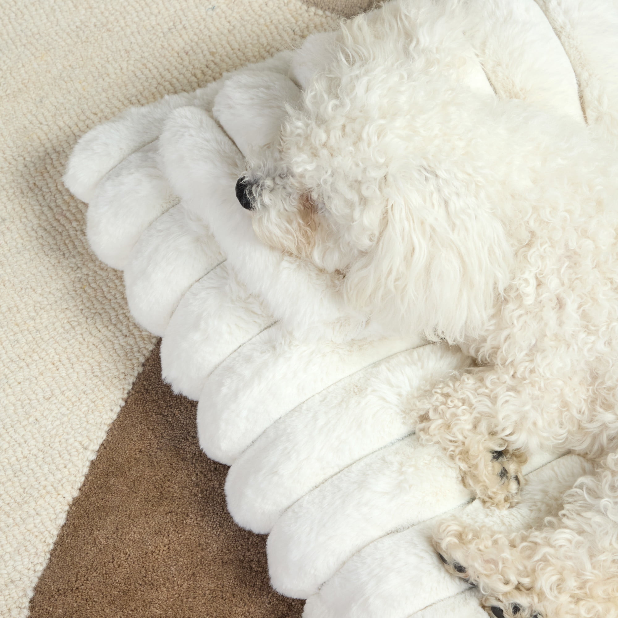 TOWN & COUNTRY LUXE CuddleTown Ribbed Bubble Stripe Pillow Crate Mat Pet Bed, Machine Washable Cover, Soft & Calming, Non-Slip Bottom, Cream, Medium 35"x24"x3"