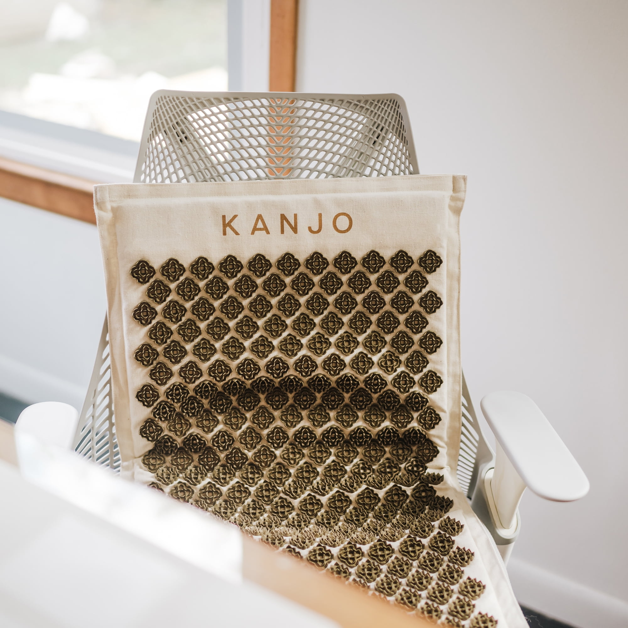 Kanjo Coconut Acupressure Mat 17 X 28 Inch Tan KANCOCOM