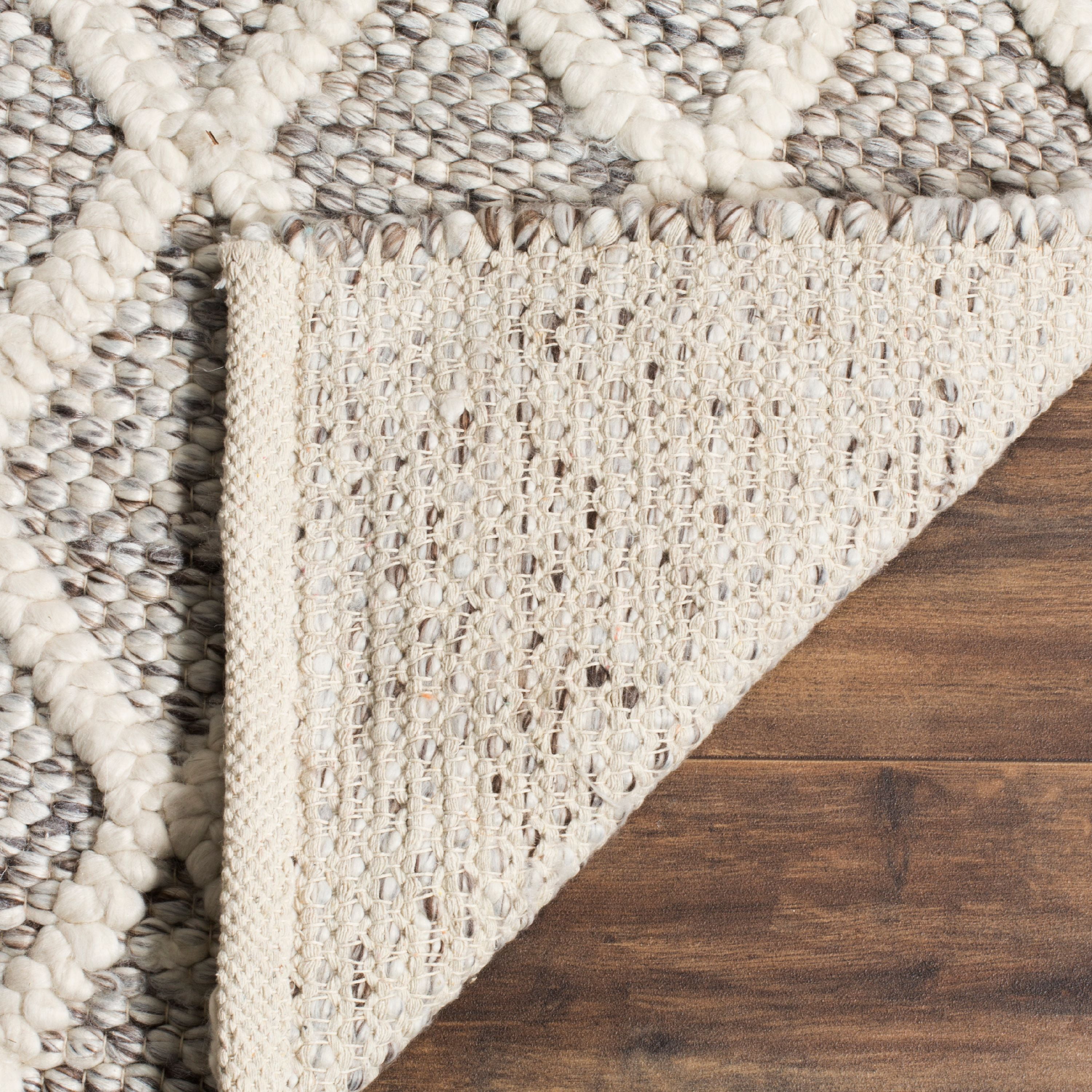 SAFAVIEH Natura Olgica Geometric Diamonds Runner Rug, Ivory/Stone, 2'3" x 8'
