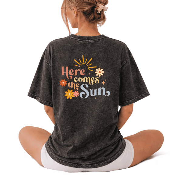 Giffimy Vintage Here Comes The Sun Boho Floral Wash Print Tshirt S-2XL Acid Washed Black Graphic Tees Casual Shirts for Retro Vibe Tops
