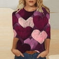 thumbnail image 1 of Styesk T-Shirts pour Femmes à Manches 3/4 Longueur, Imprimé Cœur, Hauts de Sortie, T-Shirts Confortables et Doux à Col Rond, Chandail à Enfiler, T-shirt Léger de Mode, Graphique de la Saint-Valentin, Grande Taille, Hauts Décontractés, 1 of 5