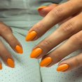 thumbnail image 1 of Uñas postizas de color naranja, uñas postizas cortas de almendra, pegamento grueso de color sólido en las uñas, uñas postizas cortas, uñas medianas de almendra, uñas ovaladas y redondas para mujeres,, 1 of 1