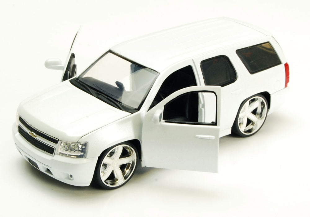 Diecast Car & Trailer Package - Chevy Tahoe SUV, White