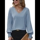 thumbnail image 1 of Camisa Informal Sencilla de Larga con Cuello en V para Mujer, Color Liso, Plisada, con Mangas Farol Azul M, 1 of 9