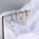thumbnail image 4 of 2 pares de aretes desmontables de metal simples de estilo ovalado geométrico dorado + plateado, 4 of 5